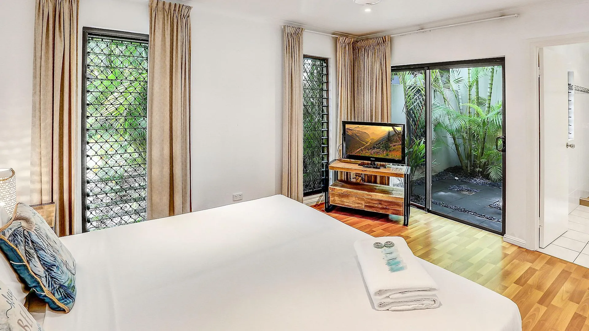 Cascade Gardens Aparthotel Cairns